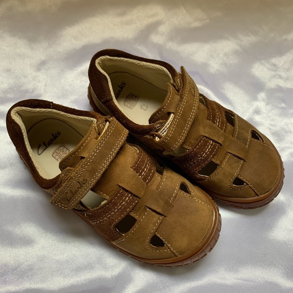 clarks sandals kids brown